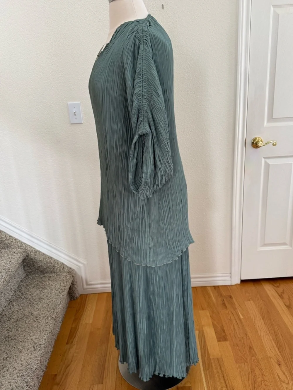 Signed, hand colored & pleated sage green top/shirt. - Picture 10 of 16